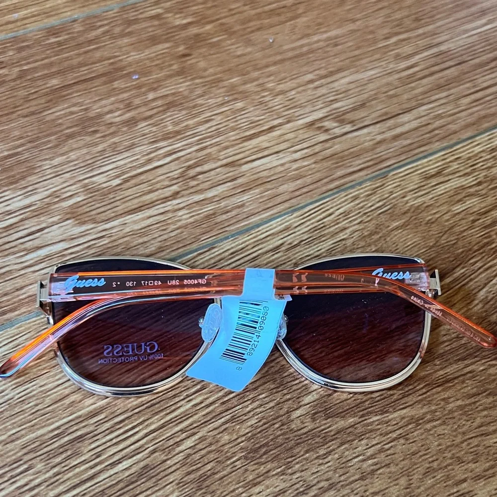 NWT kids rose gold Guess sunglasses